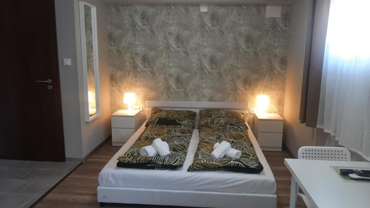 Bed and Breakfast Zoeldhaz Panzio Gyenesdiás Exteriér fotografie