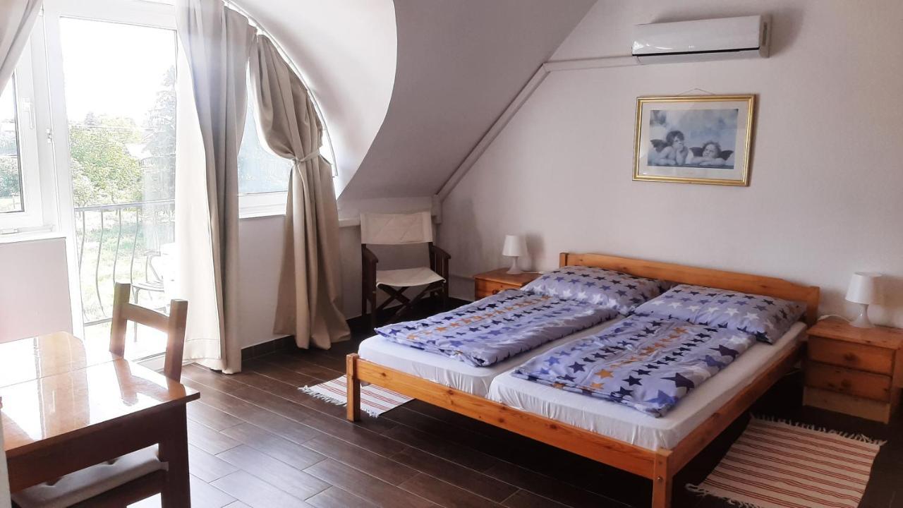 Bed and Breakfast Zoeldhaz Panzio Gyenesdiás Exteriér fotografie